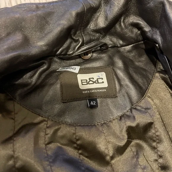 Leather jacket - Picture 2 of 3